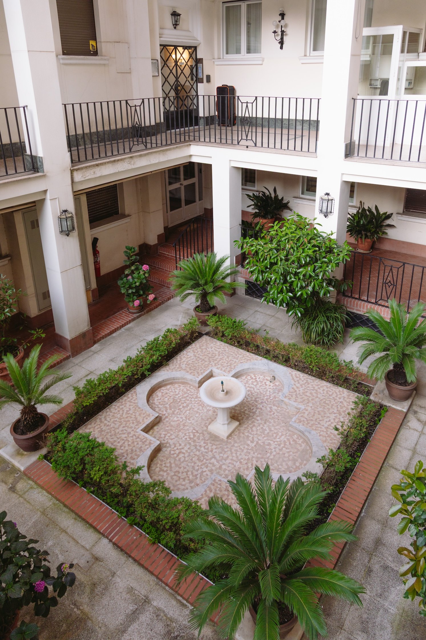 PISO CLAUDIO COELLO 126-110